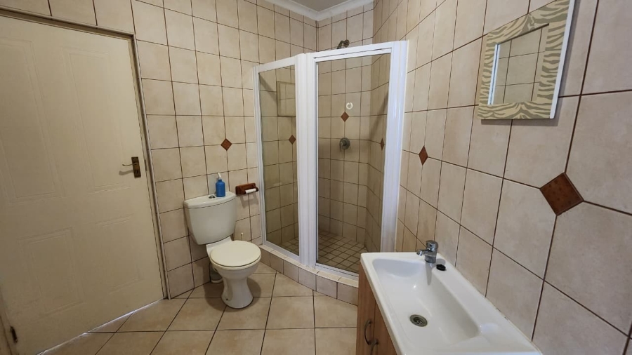 5 Bedroom Property for Sale in Middedorp Western Cape